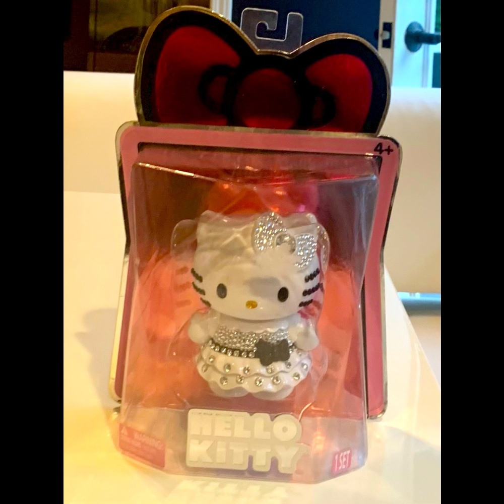 MIB Hello Kitty 2014 Crystal Limited Edition Collectible